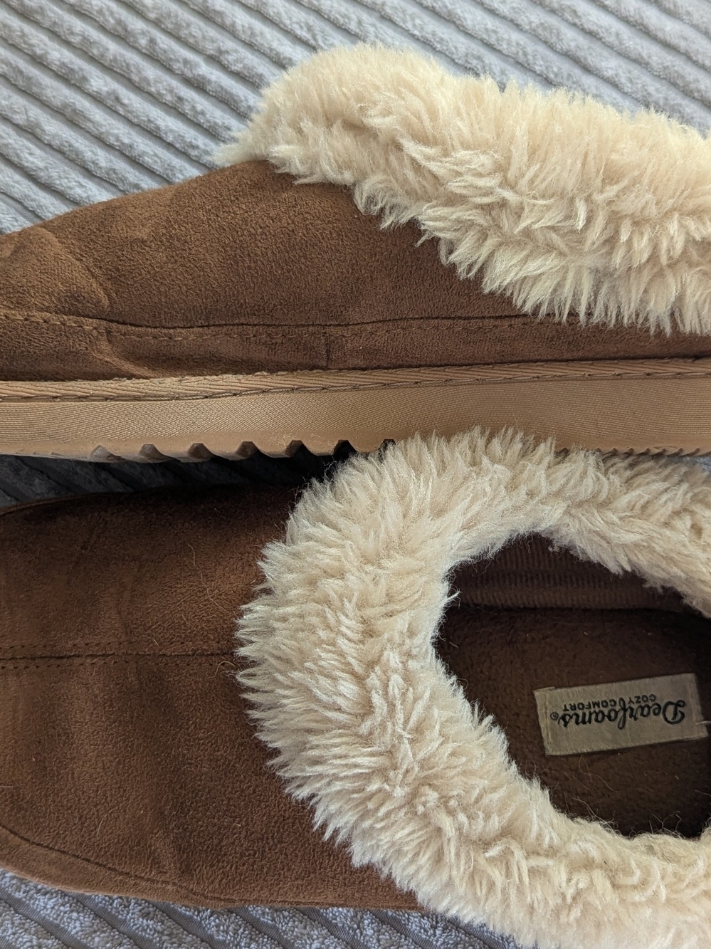 Dearfoams Women’s Brown Suede-Look Slip-On Slippers with Cream Faux Fur